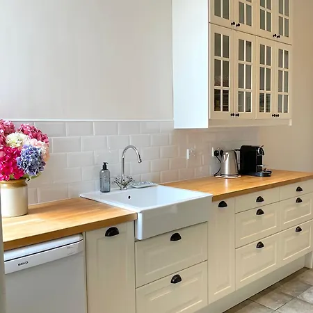 Mansion Flat With Turret Views, Sunsets, Close To Transport Глазго