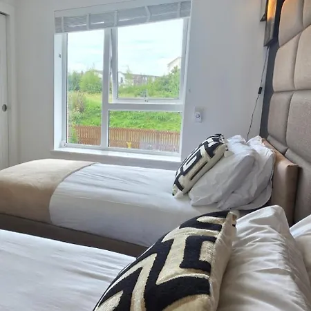 Entire Spacious 3-bed Family Home, Centre, Free Parking, Garden