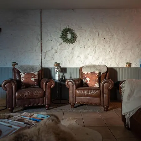 The At Barraston Farm * Glasgow