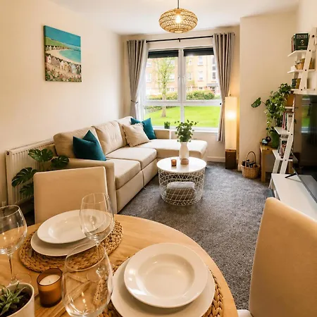 Modern Ground Floor 2 Bed Secure Parking & Perfect For City- Celticemirates Stadium *