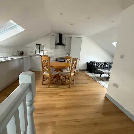 4 Bedroom In Centre 아파트 *