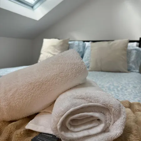 4 Bedroom In Centre *