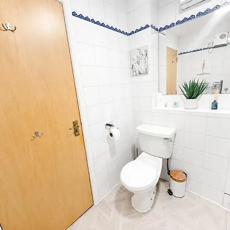 2br West End, Sleeps 4, Free Parking * Glasgow