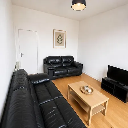 5 Bed, Free Park Multiple Van, 1mile From Centre