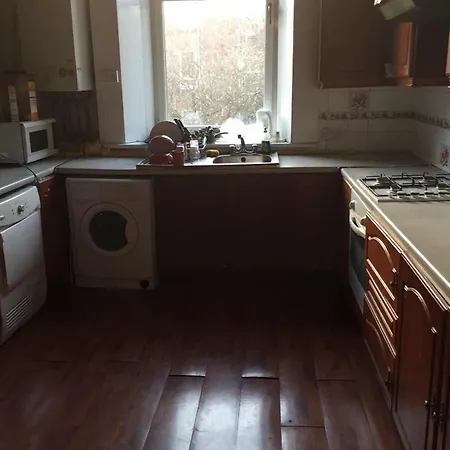 Apartment Basic Three Bedroom Flat West End *