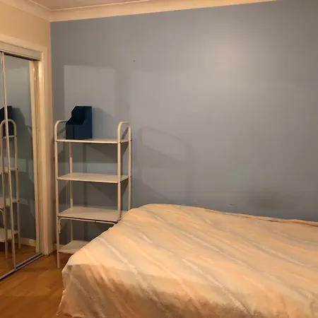 Basic Three Bedroom Flat West End * Glasgow