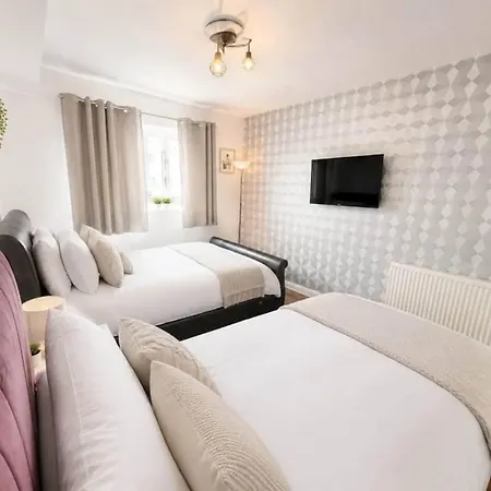 2br Sleeps 4