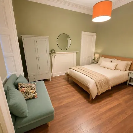 6 Beds, Stylish Centre * גלאזגו