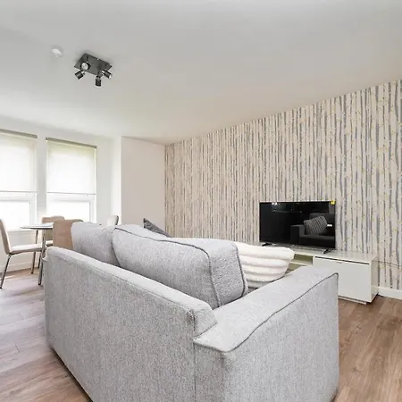 Spacious 2br Springfield Flat With Free Parking Apartament Glasgow