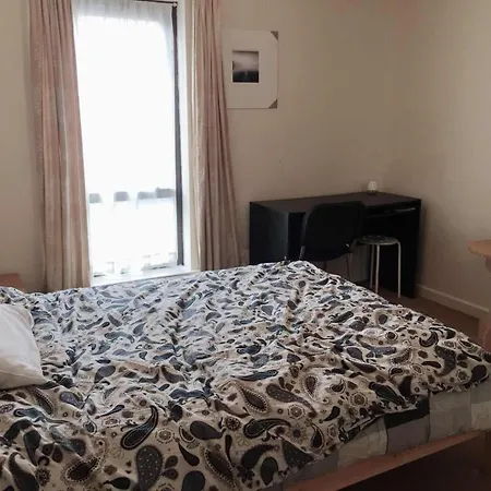 Basic Three Bedroom Flat West End Glasgow