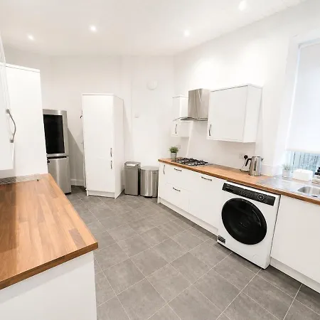 6 Beds, Stylish Centre דירה גלאזגו