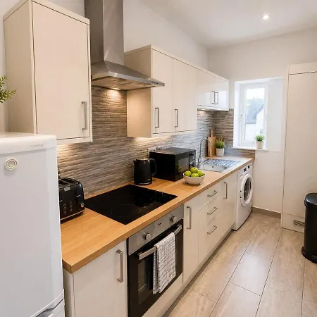 Apartament 5 Bed, Free Park Multiple Van, 1mile From Centre *