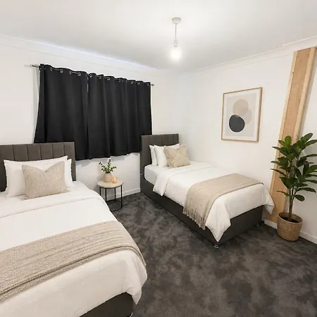 4 Bed House, Large Driveway, Discounted Long Apartament Glasgow