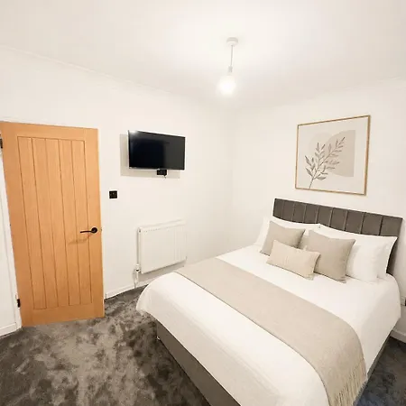 4 Bed House, Large Driveway, Discounted Long * Glasgow