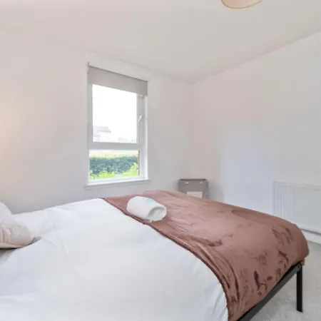 Spacious 2br Springfield Flat With Free Parking Apartament Glasgow