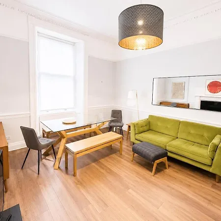 6 Beds, Stylish Centre *