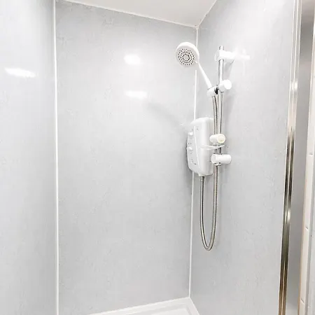 2br West End, Sleeps 4, Free Parking Apartament Glasgow