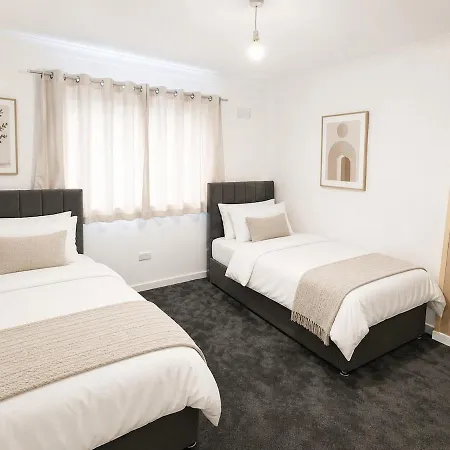 Apartament 4 Bed House, Large Driveway, Discounted Long Glasgow