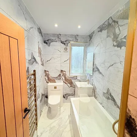 4 Bed House, Large Driveway, Discounted Long * Glasgow