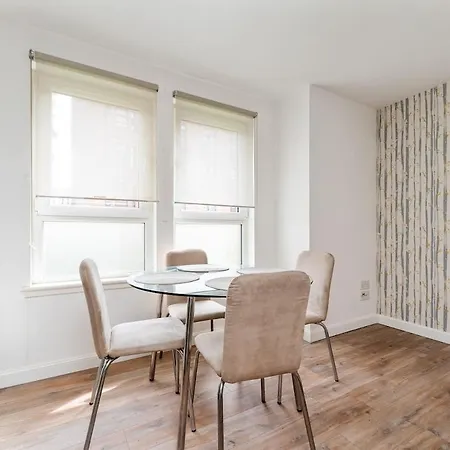 Spacious 2br Springfield Flat With Free Parking Apartament Glasgow