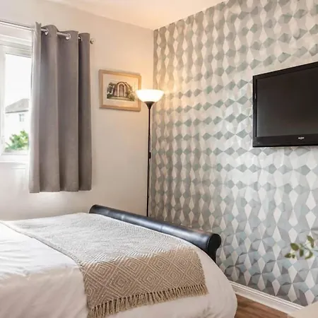 2br Sleeps 4 *