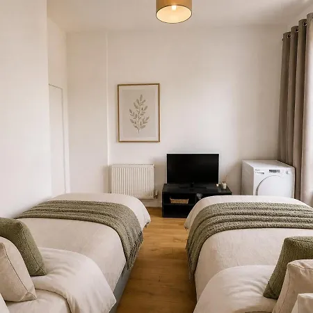 5 Bed, Free Park Multiple Van, 1mile From Centre Apartament *