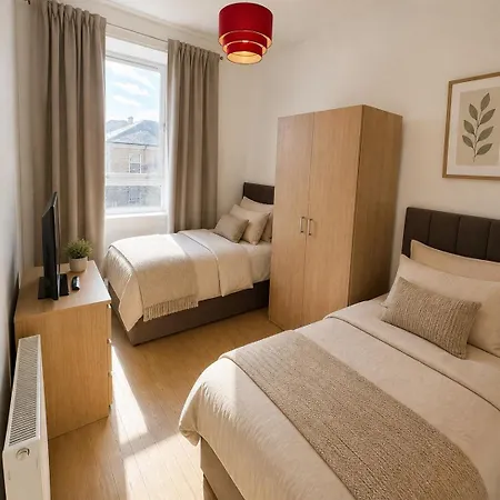 Apartament 5 Bed, Free Park Multiple Van, 1mile From Centre