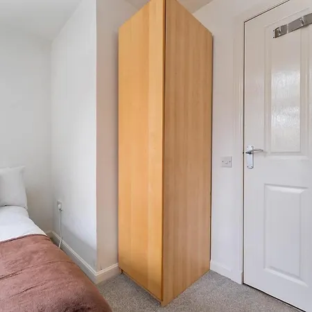 Apartament Spacious 2br Springfield Flat With Free Parking