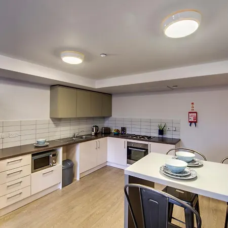 For Students Only - West Village Near Of Apartment Glasgow