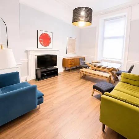 6 Beds, Stylish Centre *