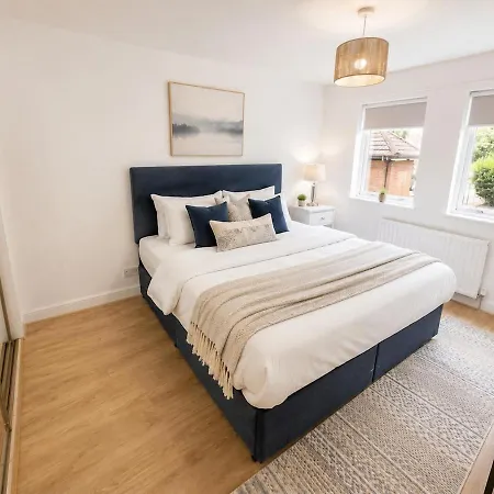 2br West End, Sleeps 4, Free Parking Apartament Glasgow