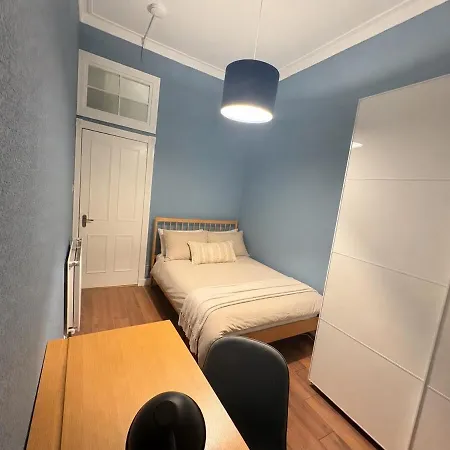 6 Beds, Stylish Centre דירה *