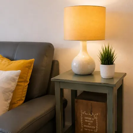 2br West End, Sleeps 4, Free Parking * Glasgow