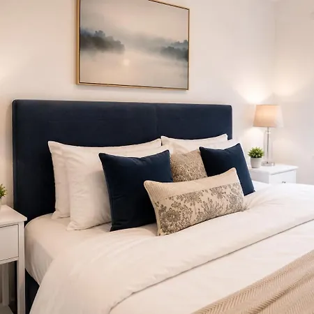 Apartament 2br West End, Sleeps 4, Free Parking