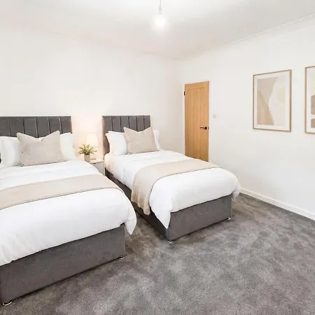 4 Bed House, Large Driveway, Discounted Long * Glasgow
