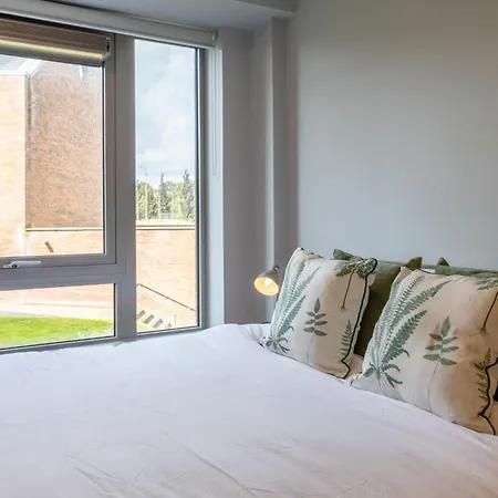 For Students Only Scotway House In Apartament