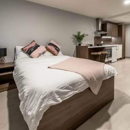 For Students Only Scotway House In Apartament