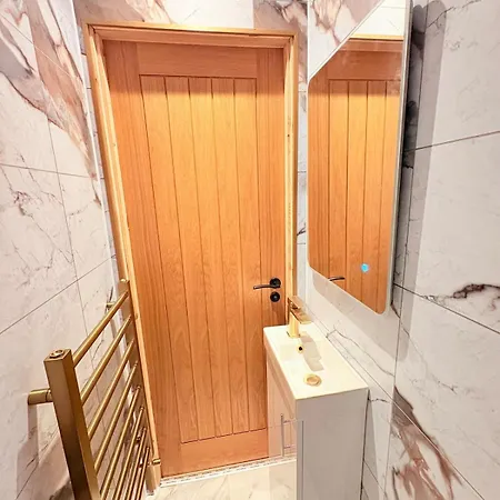 4 Bed House, Large Driveway, Discounted Long