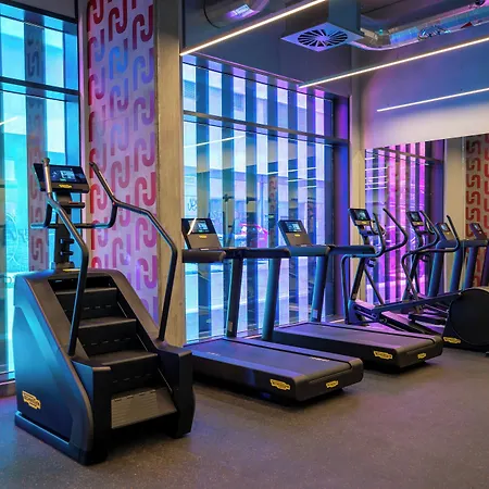 Hotel The Social Hub 4*