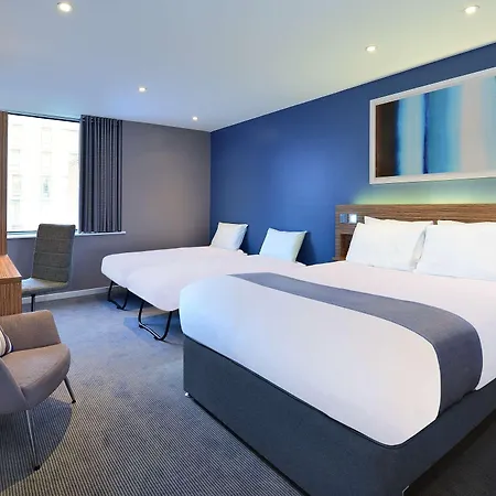 Travelodge Queen Street Hotel 3*