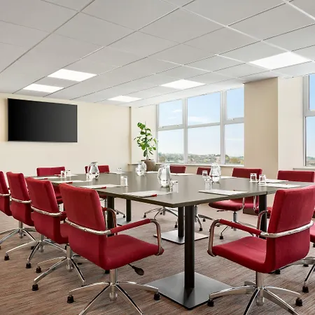 Ramada By Wyndham East Kilbride 3*