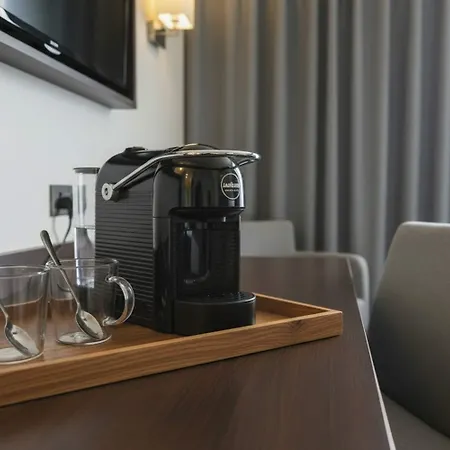 Ramada By Wyndham East Kilbride Hotel 3*