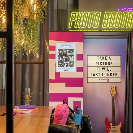 Moxy Merchant 4*