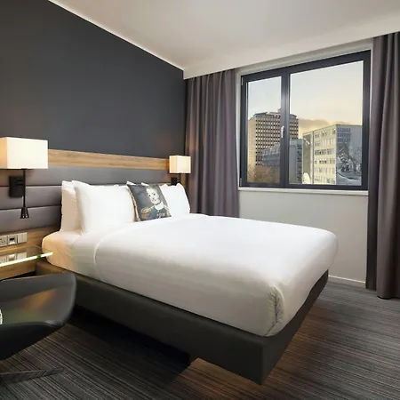 Moxy Merchant Hotell