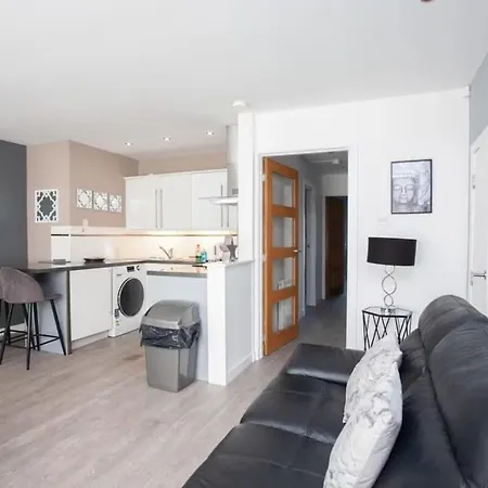 Southside Flat With Private Garden!