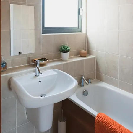 Lovely 2-bed Flat Harbour Free Parking - Pass The Keys Apartamento