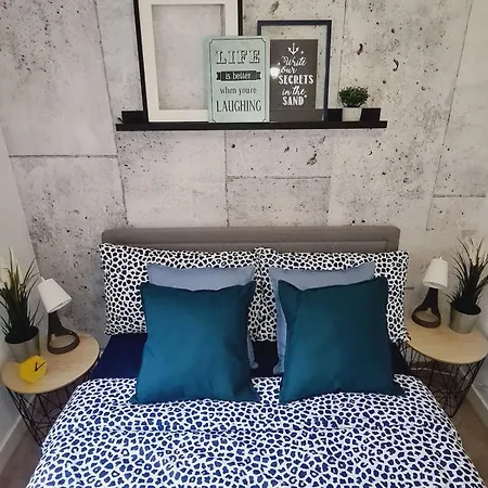 Stylish 2 Bedroom *
