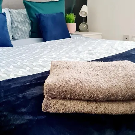Stylish 2 Bedroom *