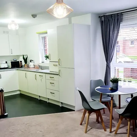Stylish 2 Bedroom Apartment *