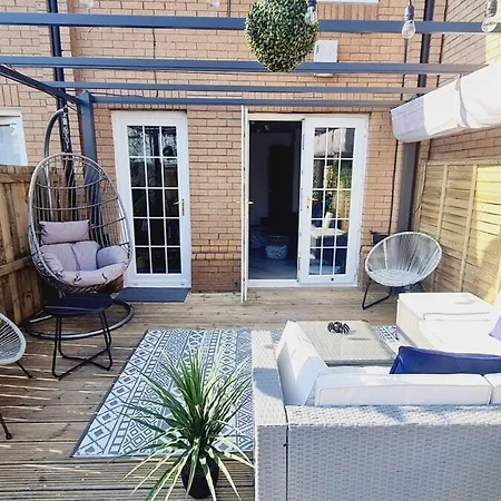 Beautiful 2Bedroom House With Garden